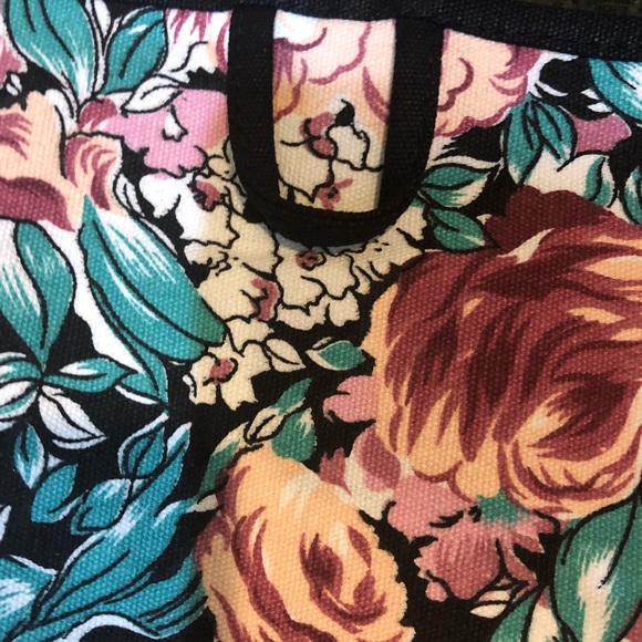 - No brand garment zipper up 46/22 floral bag - Picture 4 of 7